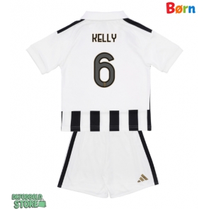 Juventus Lloyd Kelly #6 Replika Babytøj Hjemmebanesæt Børn 2026-27 Kortærmet (+ Korte bukser)